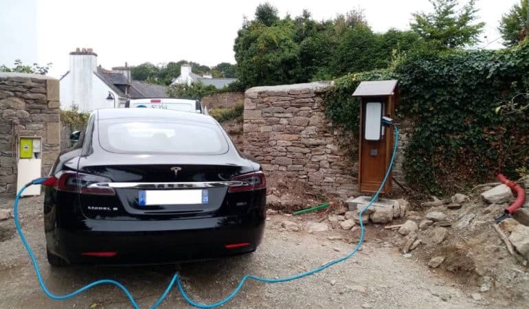 Pose de borne de recharge véhicule électrique